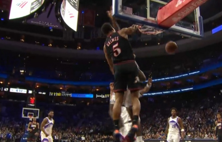 开云娱乐-生猛!格莱姆斯弧顶小拜佛过人腾空暴起 凶残单臂隔扣希布韦