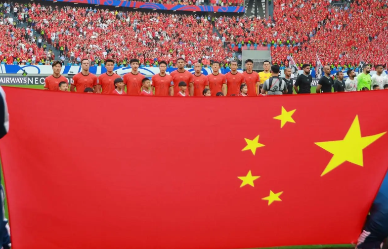 开云入口-2-2！中国队战平强敌，1人被红牌罚下，105分钟遭绝平，球迷遗憾