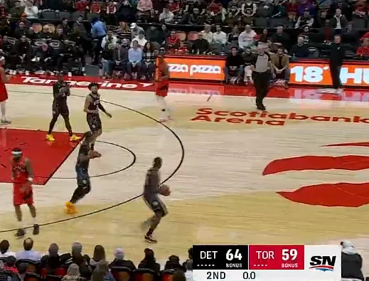 开云官网-半场:活塞以64-59领先猛龙,坎宁安10中6砍下16分6助攻