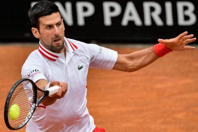 开云入口-德约罗马站雨后惊险闯关 状态起伏大法网真悬了?